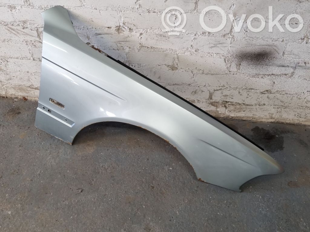 BMW 5 E39 Sparnas 