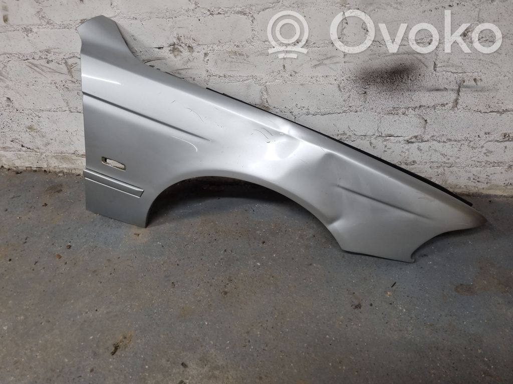 BMW 5 E39 Sparnas 