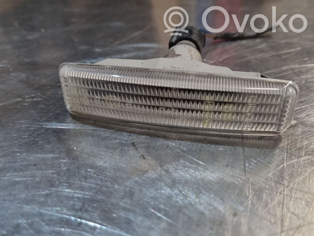 Front fender indicator light   9407958