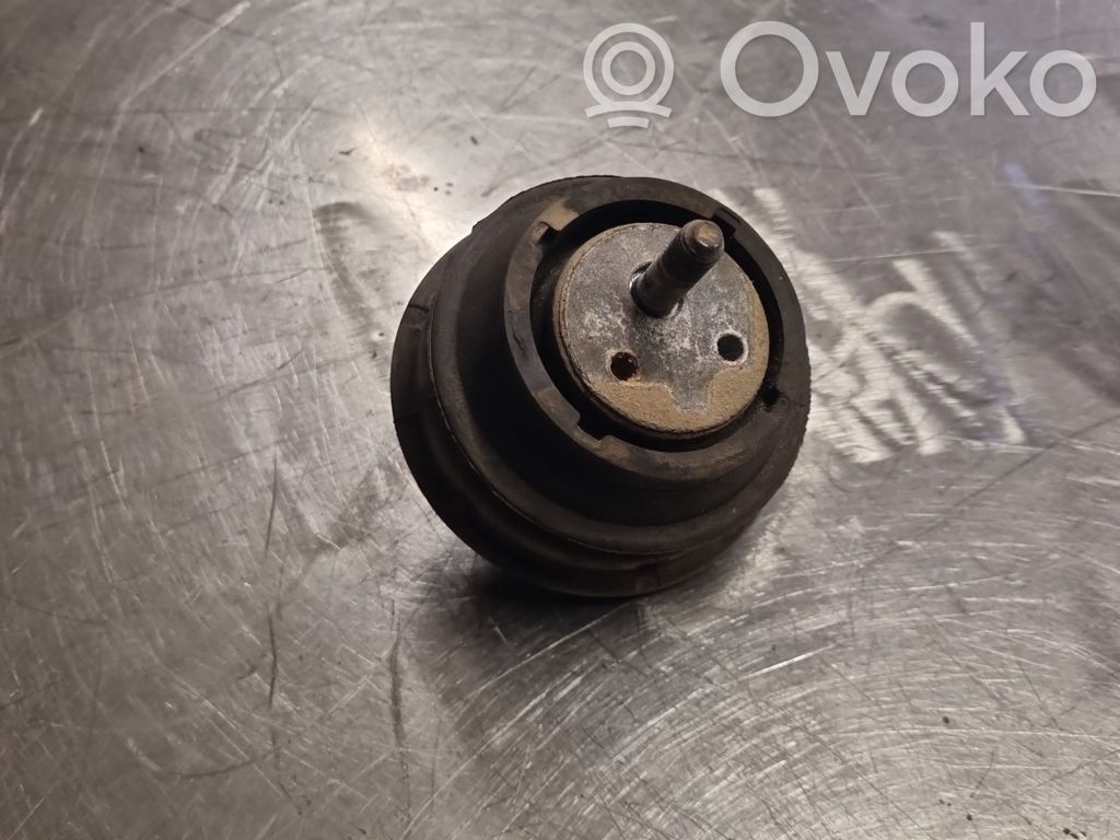 BMW 5 E39 Engine mount bracket 
