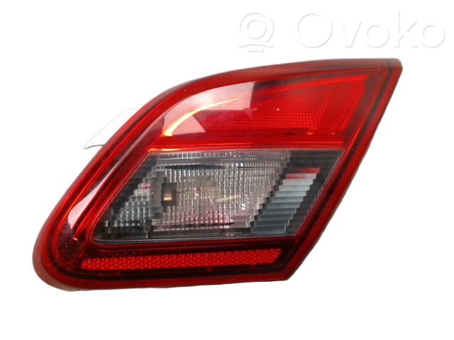 Opel Corsa F Aizmugurējais lukturis pārsegā