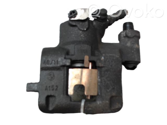 Fiat 500 Zacisk hamulcowy przedni 