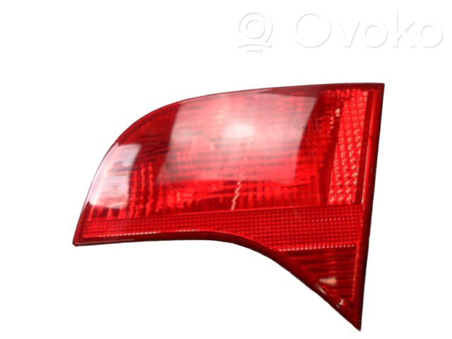 Audi A4 S4 B7 8E 8H Lampy tylnej klapy bagażnika 