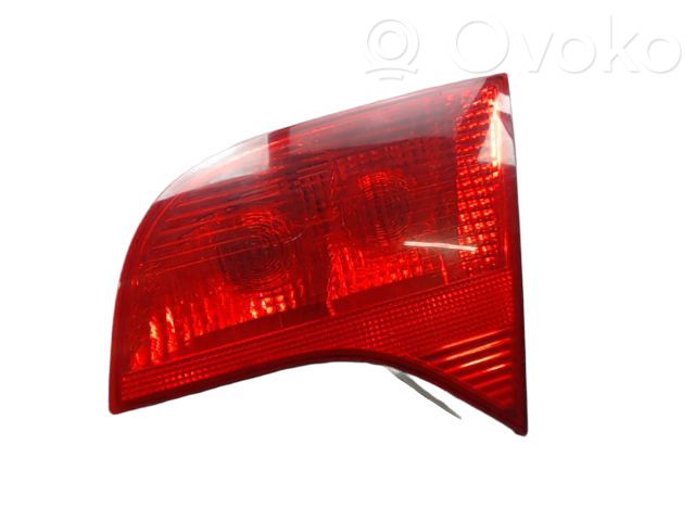 Audi A4 S4 B7 8E 8H Lampy tylnej klapy bagażnika 