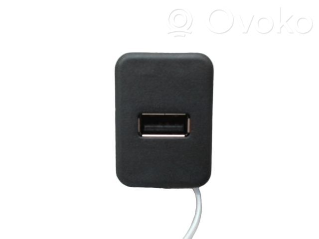 Opel Corsa E USB-Anschluss 