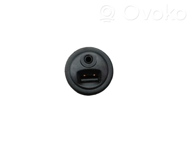 Peugeot 208 I Enchufe conector USB 