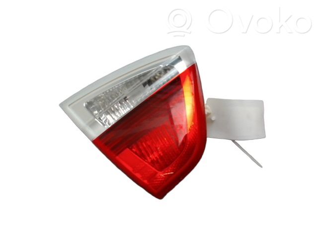 BMW 3 E90 E91 Aizmugurējais lukturis pārsegā 