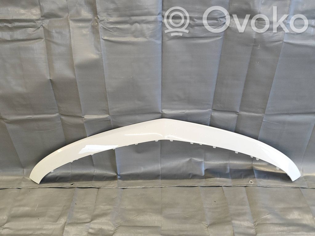 Opel Astra L Listón embellecedor del parachoques delantero 