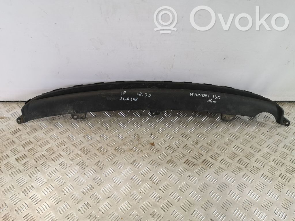 Hyundai i30 Moldura inferior del parachoques trasero 