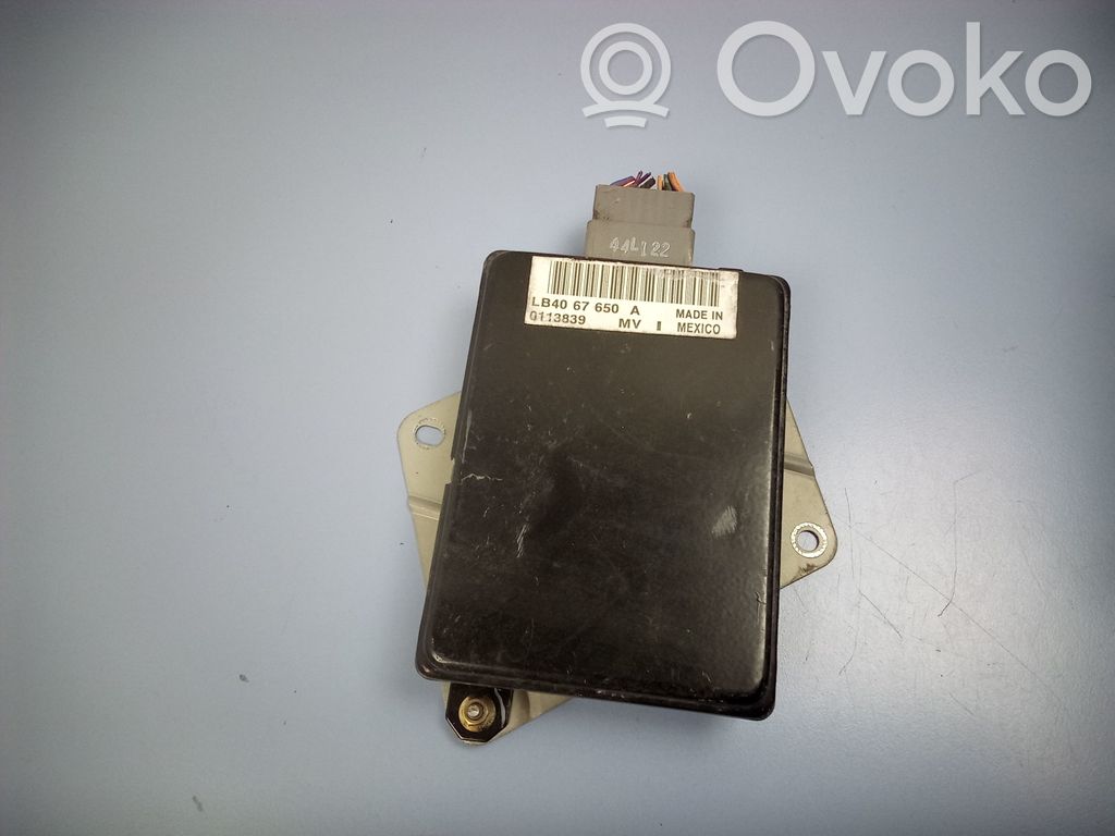 Unidad de control/módulo del ABS   LB4067650A
