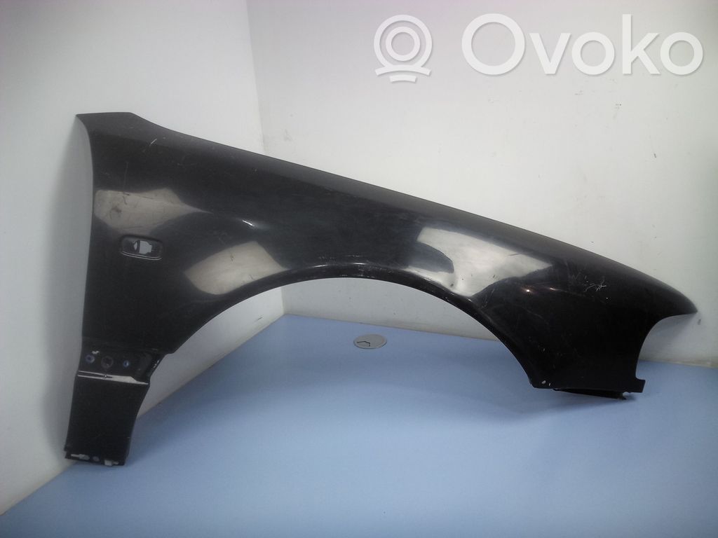 Audi A8 S8 D2 4D Sparnas 