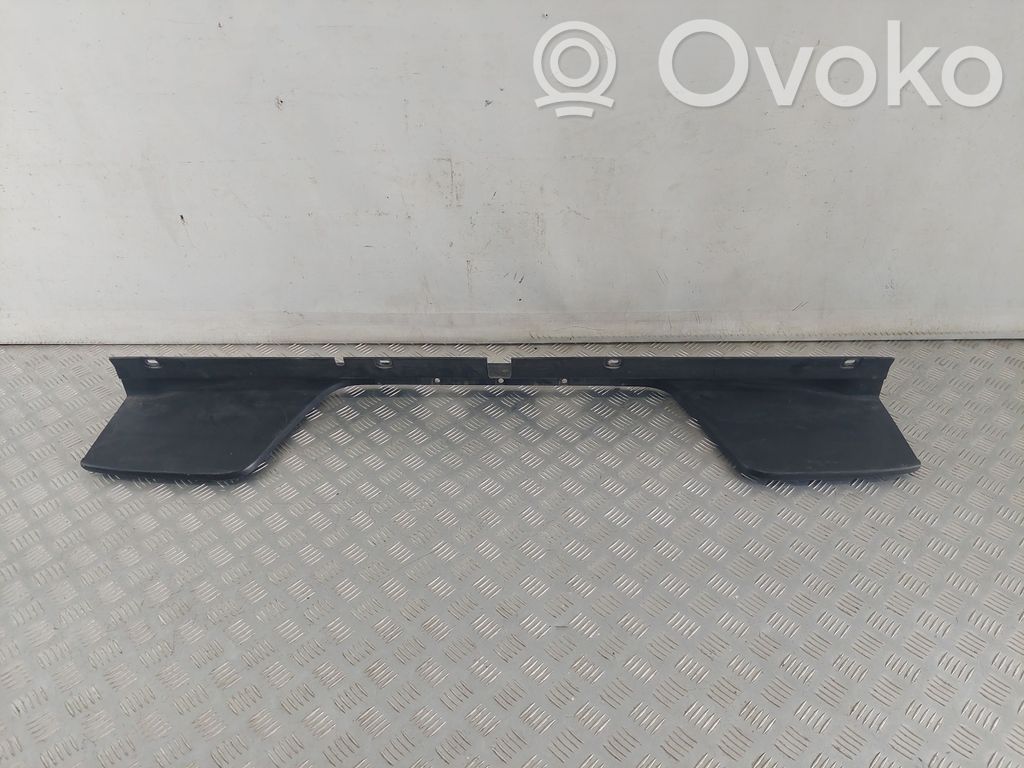 Volkswagen Amarok Moldura inferior del parachoques trasero 