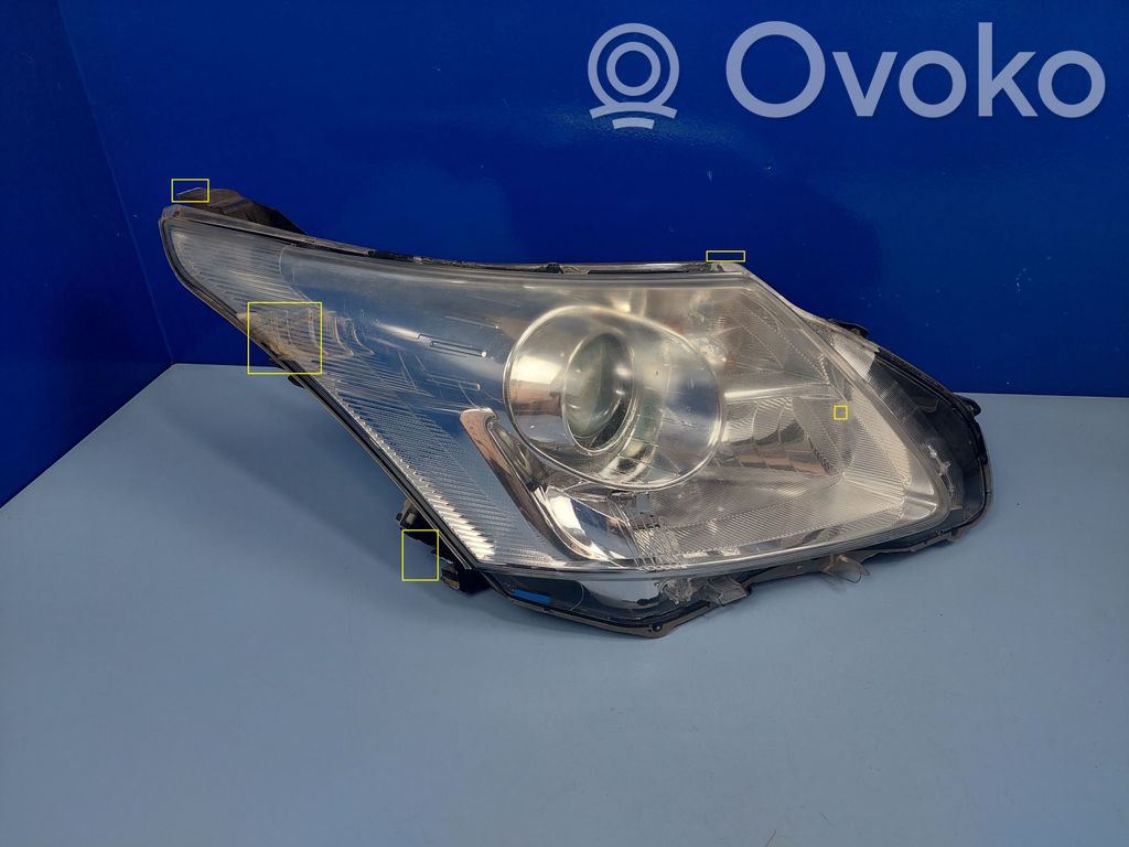 Toyota Avensis T270 Headlight/headlamp 