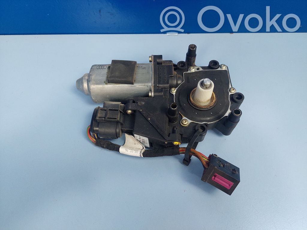 Audi A8 S8 D2 4D Silniczek podnoszenia szyby drzwi tylnych 