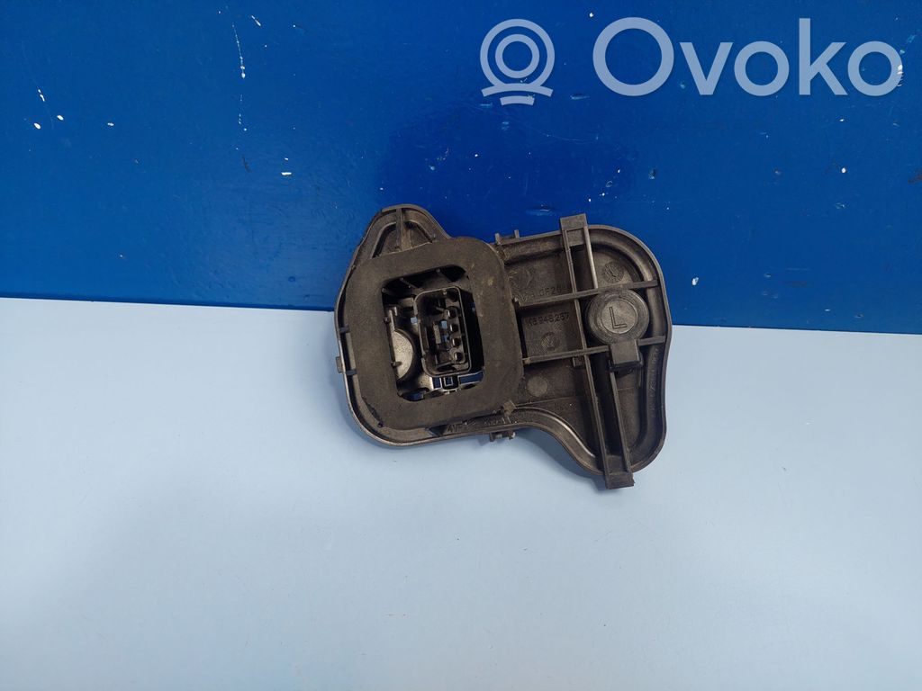 Volkswagen Golf V Takavalon polttimon suojan pidike 