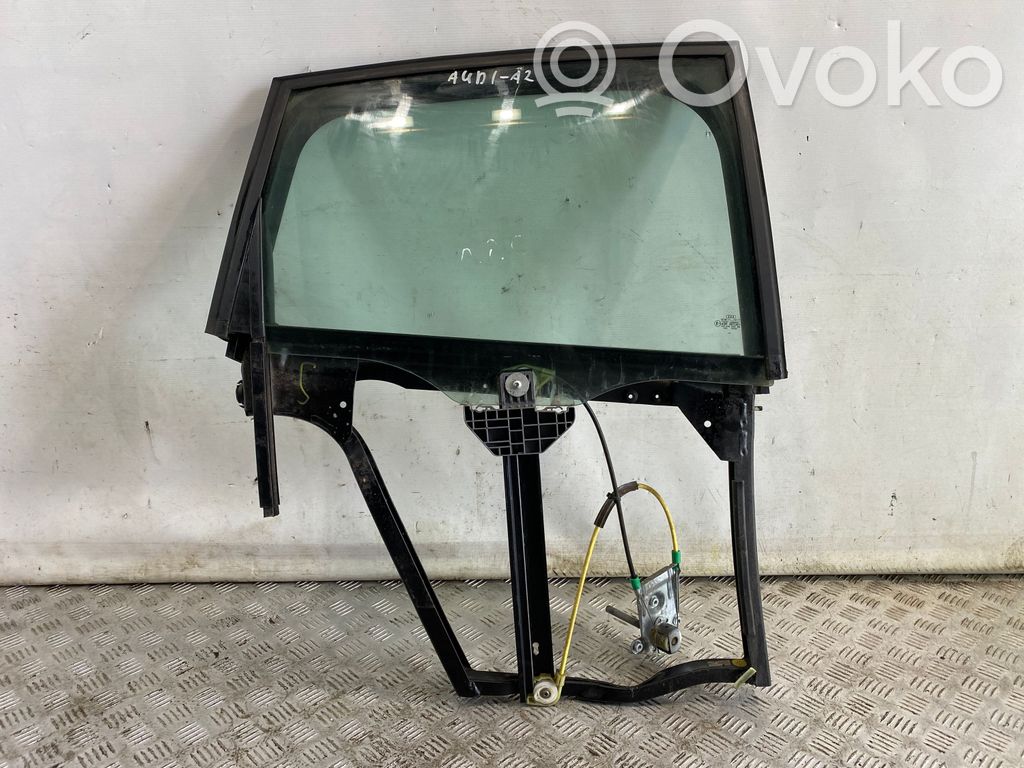 Regulador manual de la ventanilla trasera   8Z0839754A