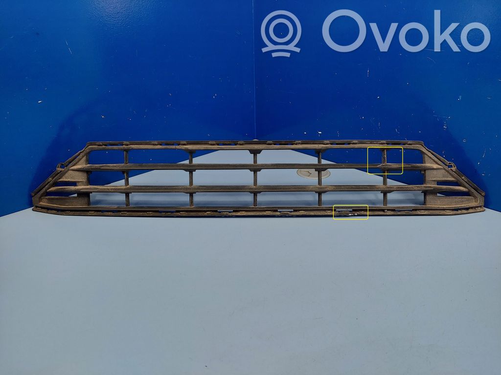 Volvo XC60 Etupuskurin alempi jäähdytinsäleikkö 