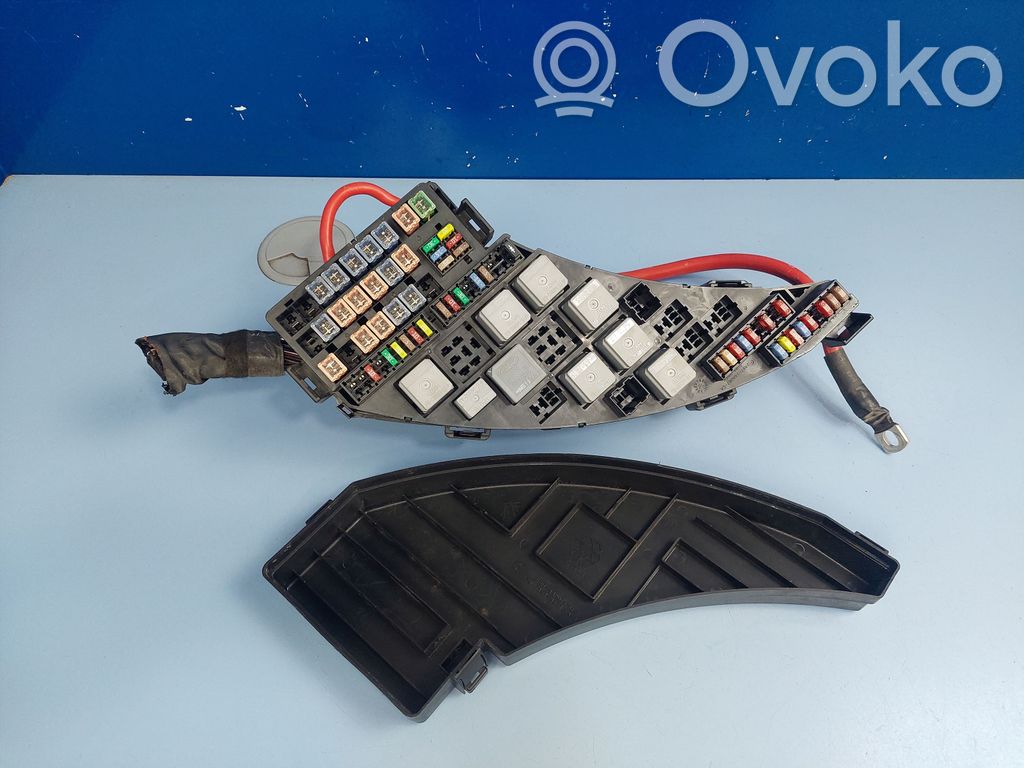 Jaguar S-Type Fuse module 
