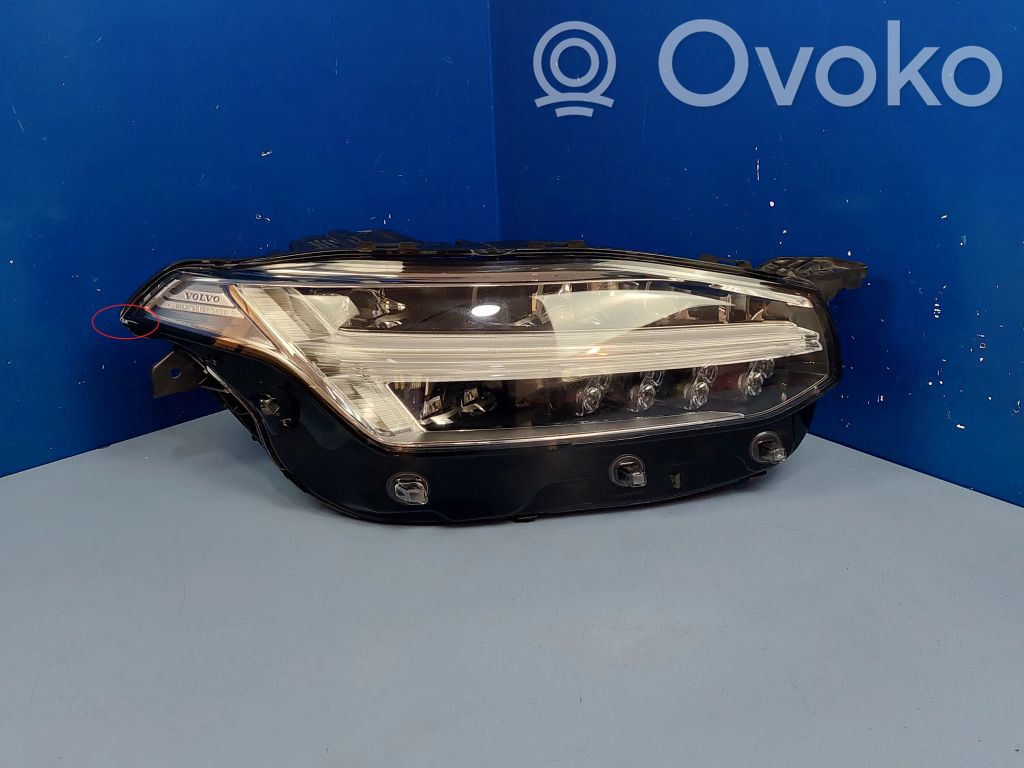 Volvo XC90 Lampa przednia 