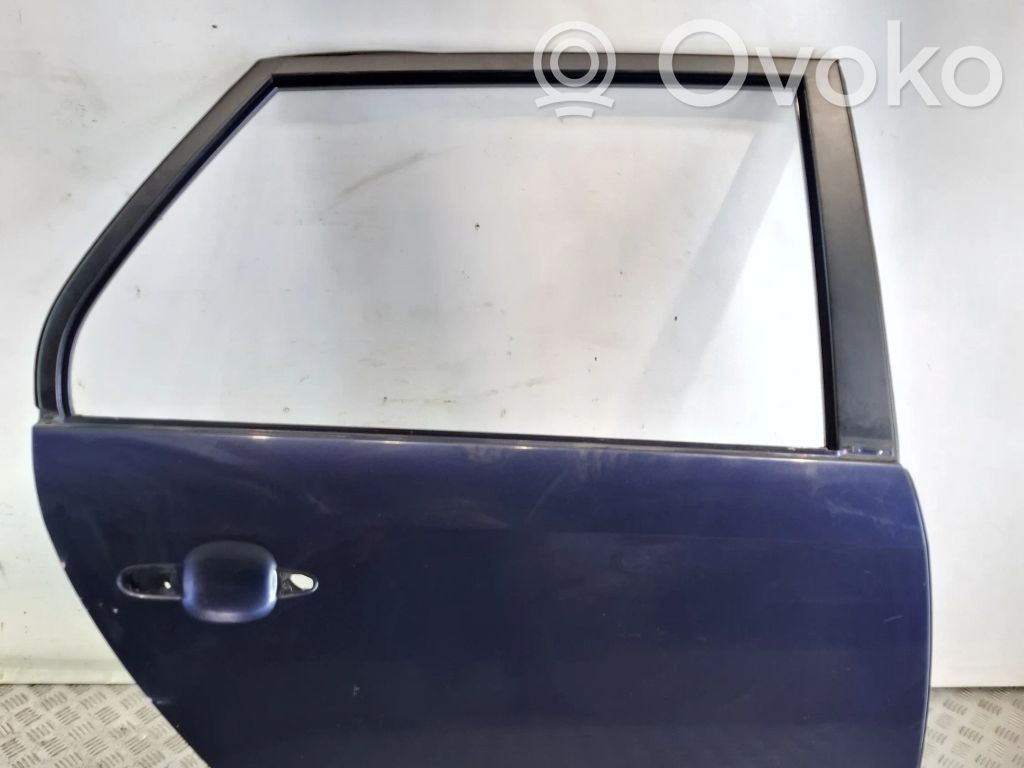 KIA Carens II Puerta trasera 