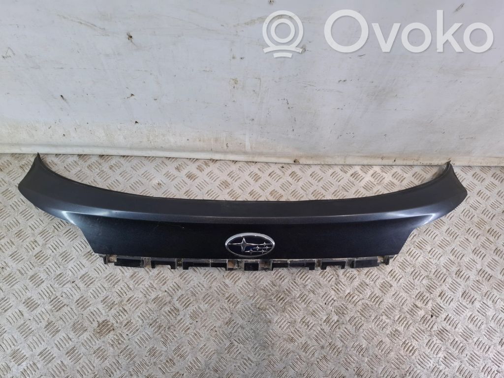 Subaru Legacy Tailgate trim 