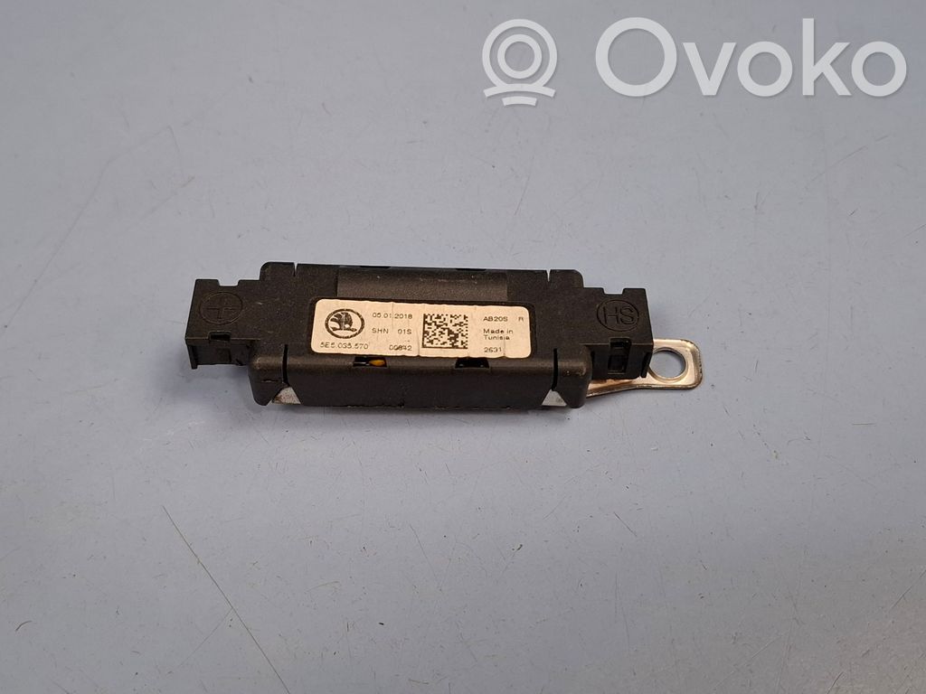 Volkswagen PASSAT B8 Aerial antenna amplifier 