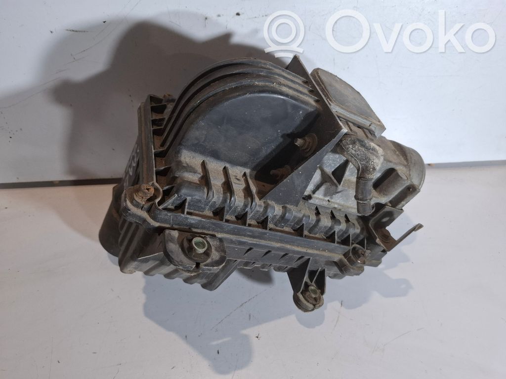 Mazda 323 Oro filtro dėžė 