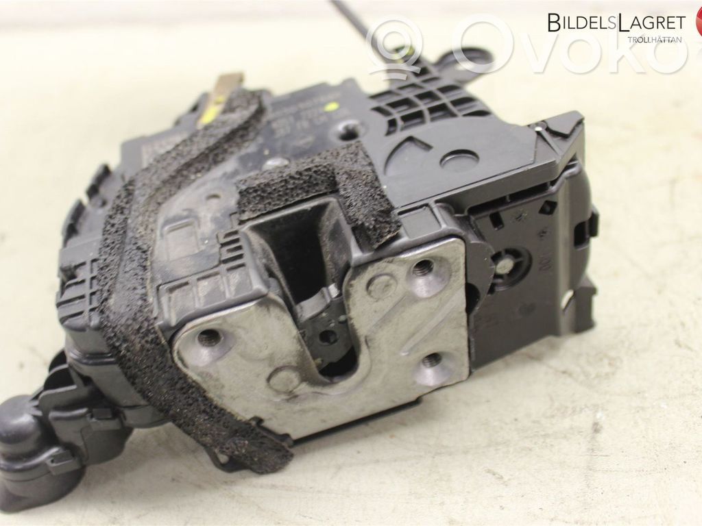 Renault Captur Front door lock 