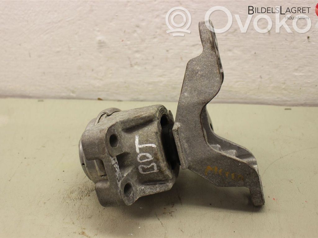 Volvo V60 Engine mount bracket 