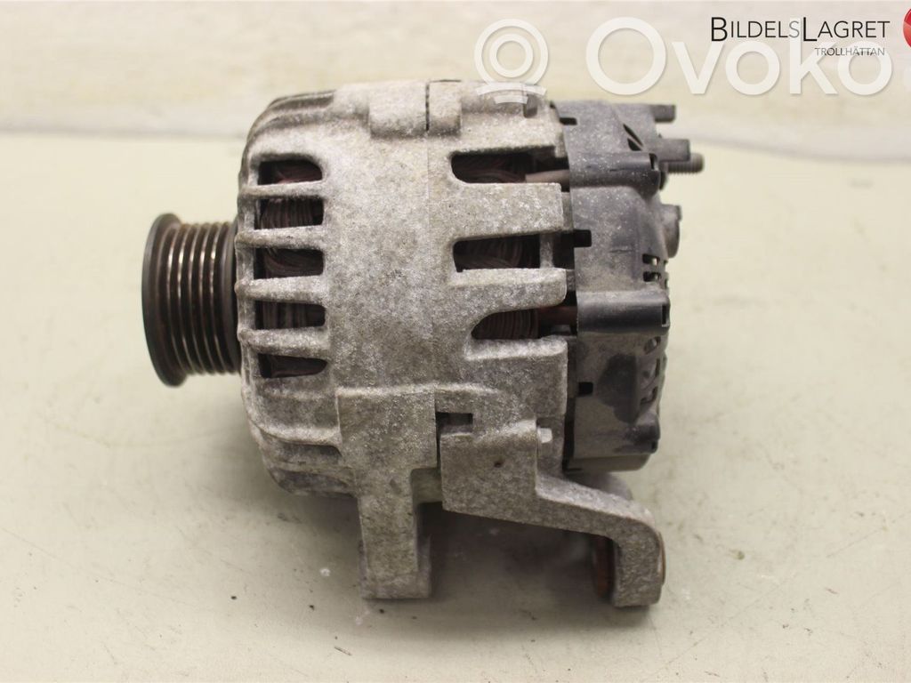 Opel Astra J Alternator 