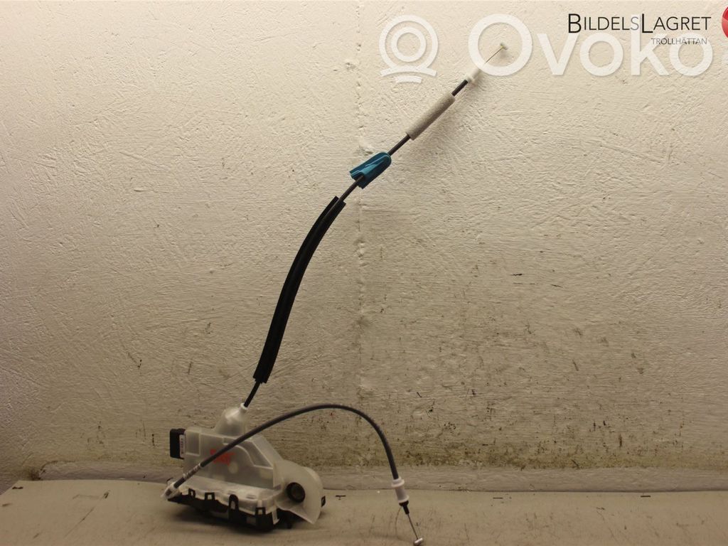 Opel Combo E Front door lock 