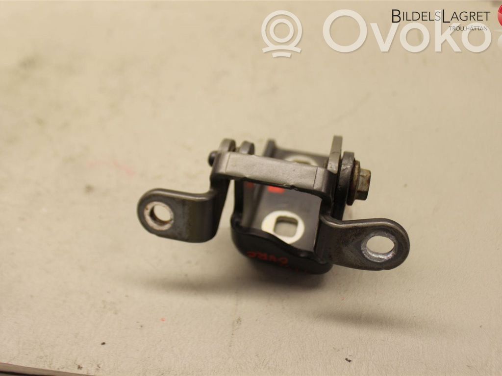 Front door upper hinge   13281821