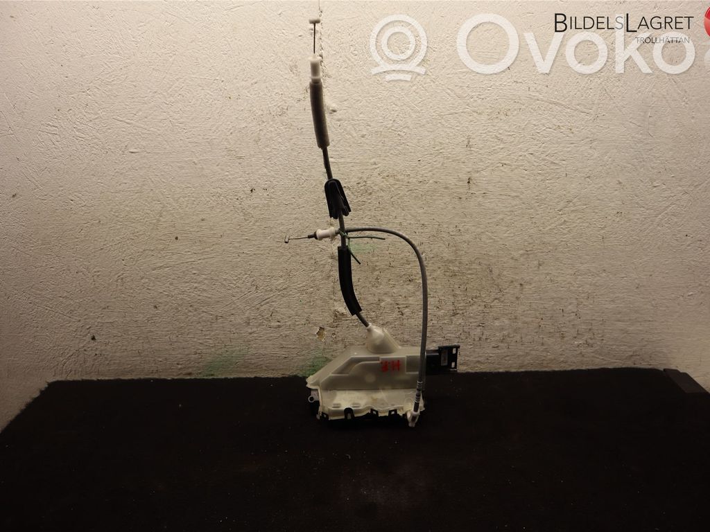Peugeot 208 II Front door lock 