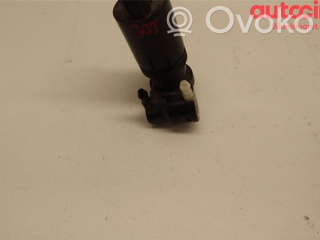 Volvo V40 Cross country Windscreen/windshield washer pump 