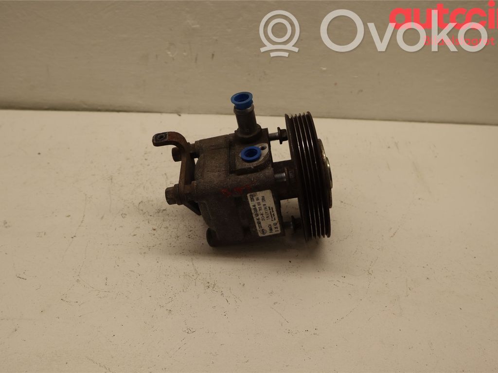 Volvo V70 Ohjaustehostimen pumppu 