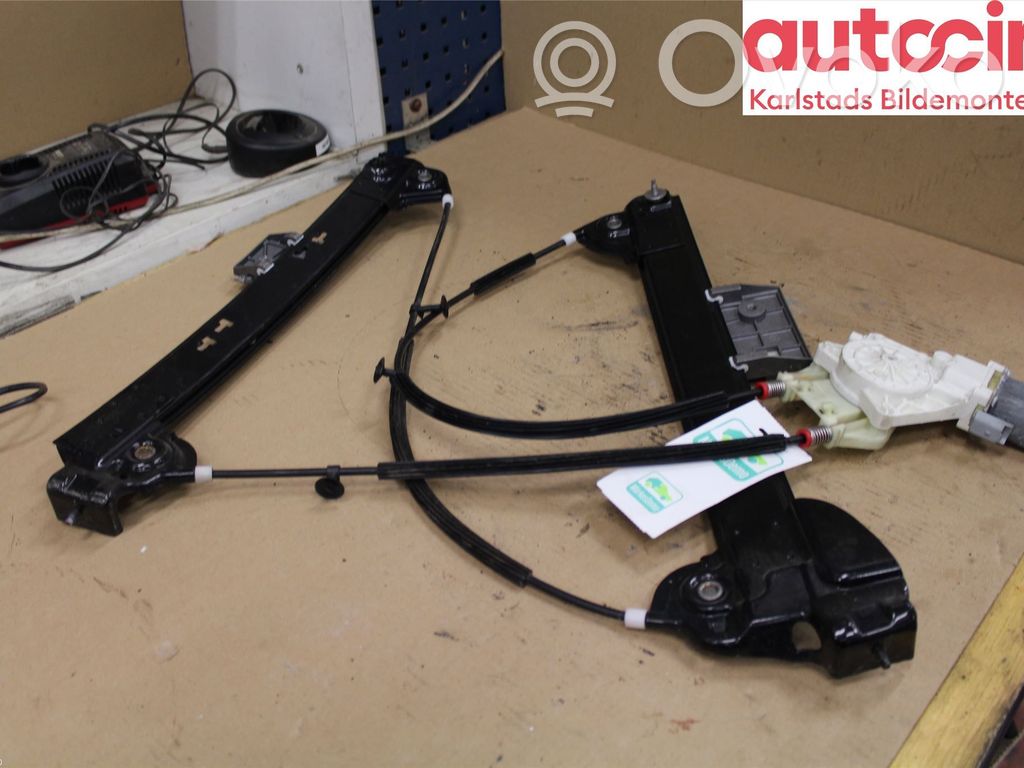 Nissan Micra C+C Regulador de puerta delantera con motor 