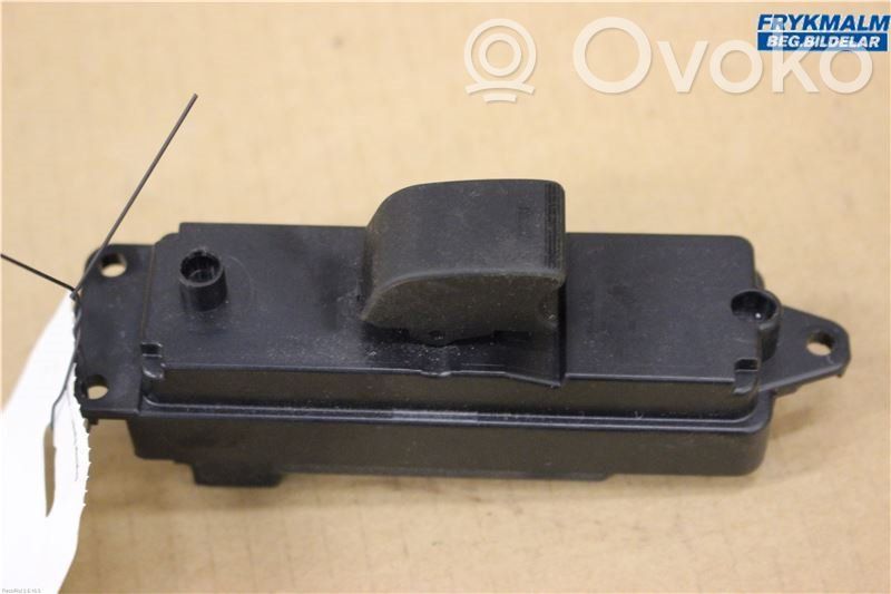 Electric window control switch   GS1D66380