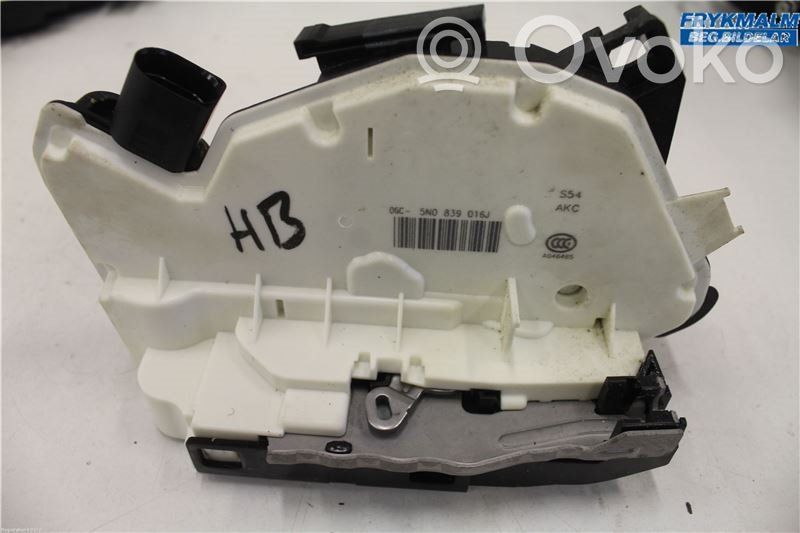 Volkswagen Tiguan Zamek drzwi tylnych 
