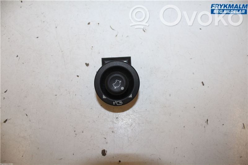 Wing mirror switch   1782894