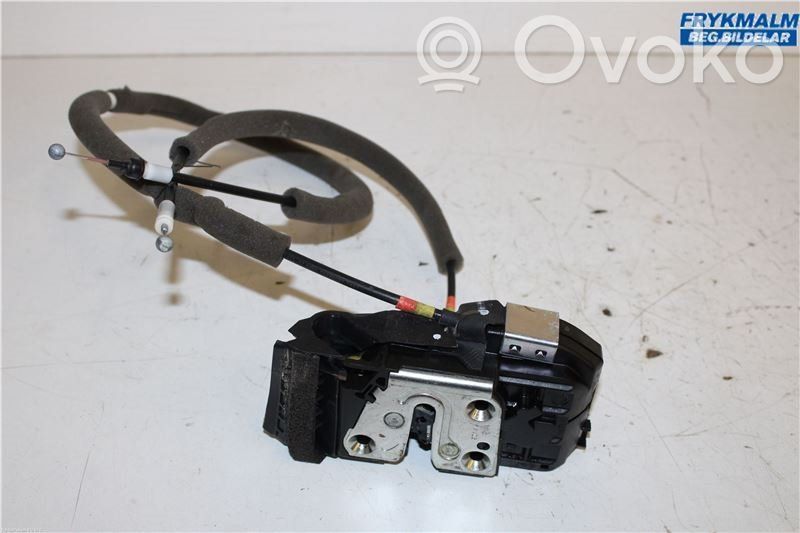 Nissan Qashqai Front door lock 