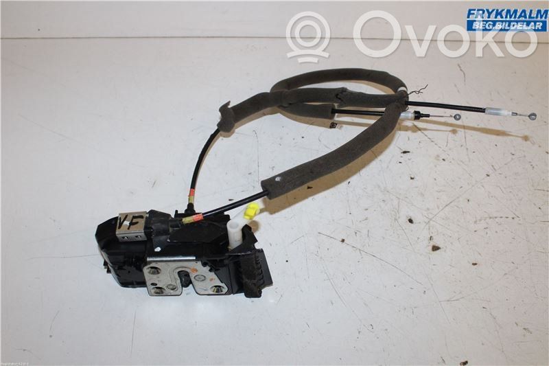 Nissan Qashqai Front door lock 