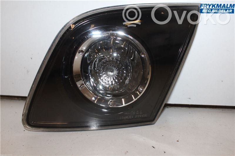 Mazda 3 I Takaluukun takavalot 