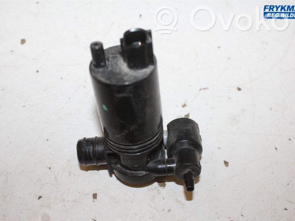 Nissan Juke I F15 Windscreen/windshield washer pump 