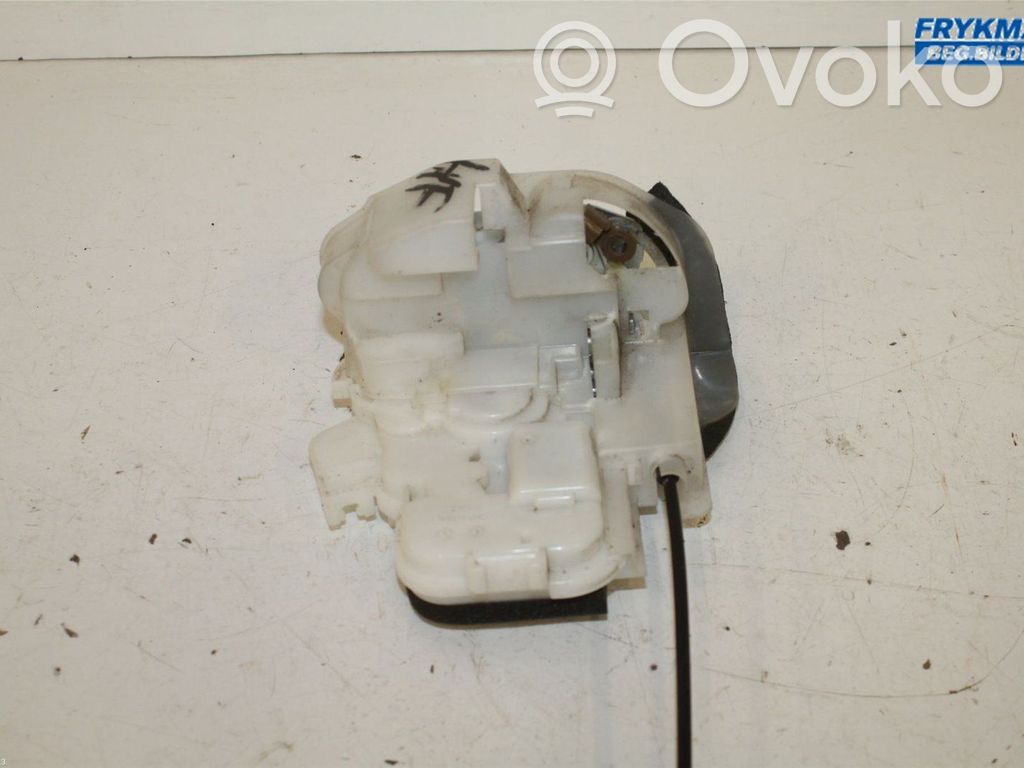 Subaru Impreza III Front door lock 