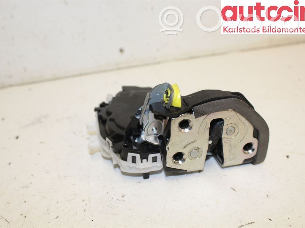 Honda CR-V Rear door lock 