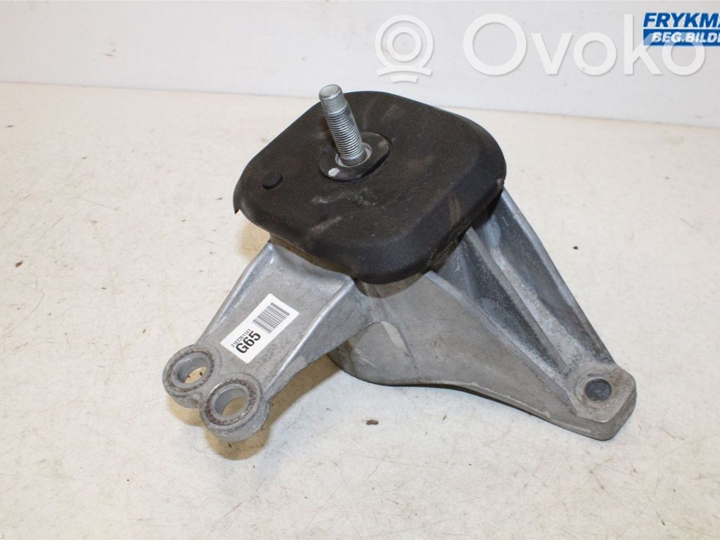 KIA Sorento IV Engine mounting bracket 