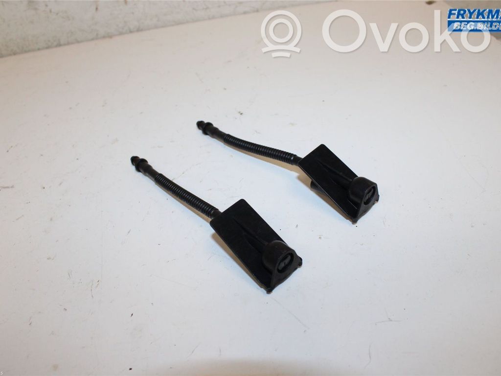 Windshield washer spray nozzle   2235729