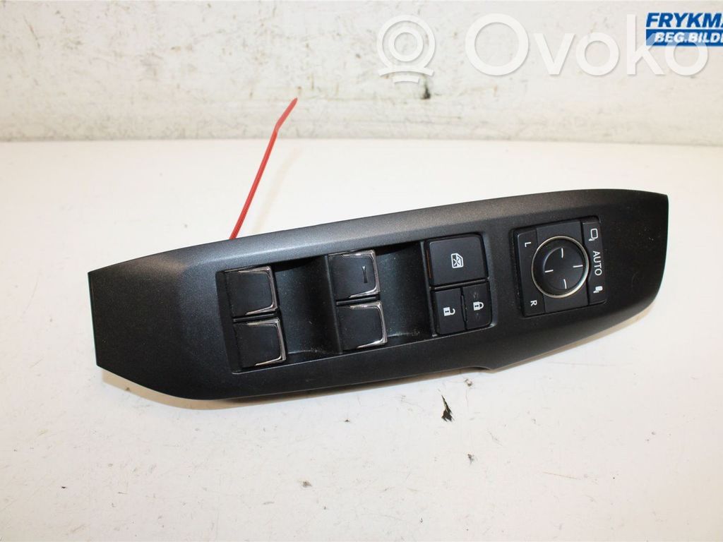 Electric window control switch   8404078030,8404078030,8404078030