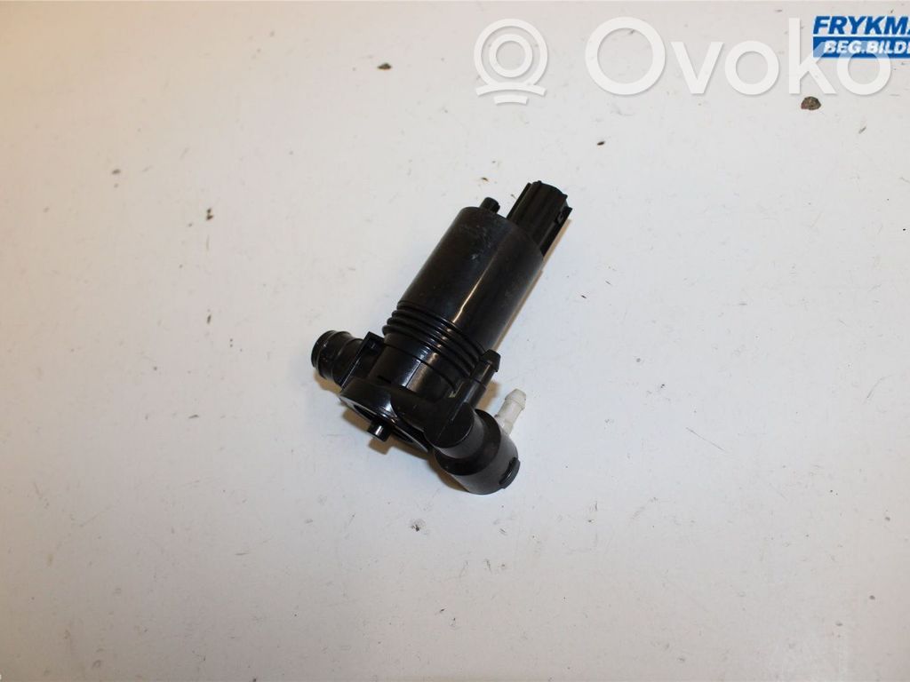 Volvo V40 Windscreen/windshield washer pump 