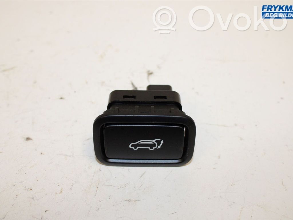 KIA Sportage Tailgate/boot open switch button 